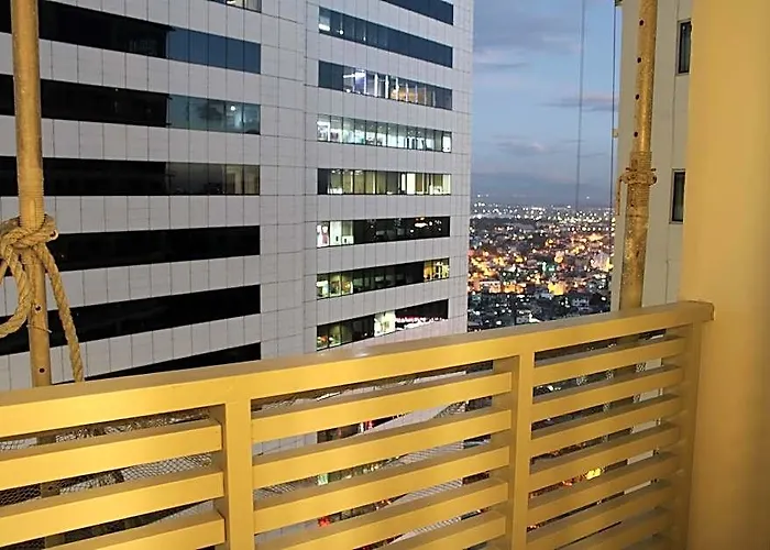 A2j Luxury Bgc Balcony Near Sm Aura Taguig