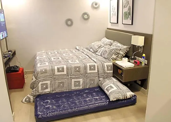 A2j Luxury Bgc Balcony Near Sm Aura Taguig Apartment *