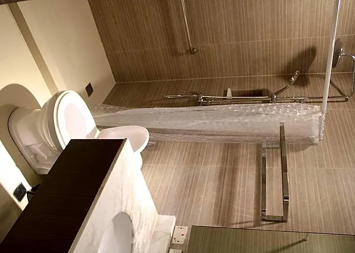 A2j Luxury Bgc Balcony Near Sm Aura Taguig Apartment